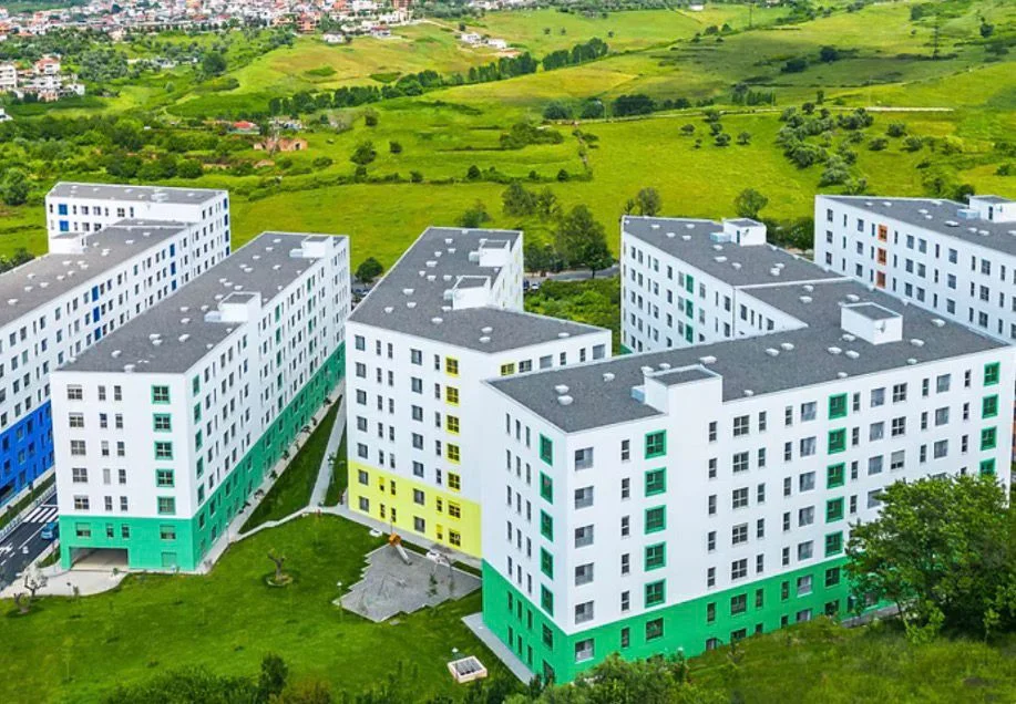 Tirane, shitet apartament 1+1+Ballkon , 52 m² 88.400 € (Kompleksi Kadiu)