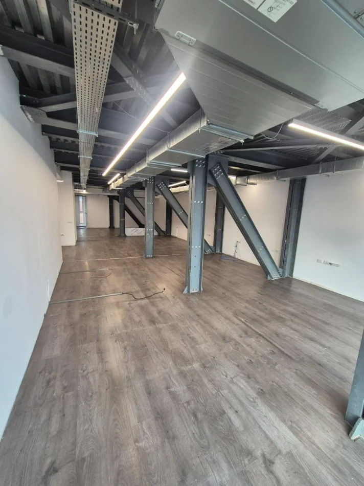 Tirane, jepet me qera zyre , 180 m² 3.500 € (komuna e parisit)