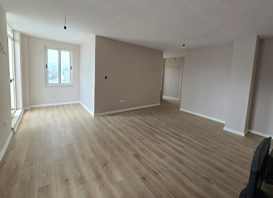 Tirane, shitet apartament 2+1+Ballkon , 200 m² 170.000 € 