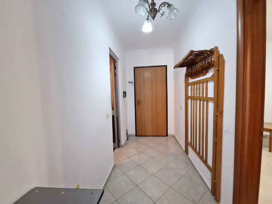 Tirane, shes apartament 2+1 Kati 1, 92 m² 145.000 € (Rruga Foto Xhavella)