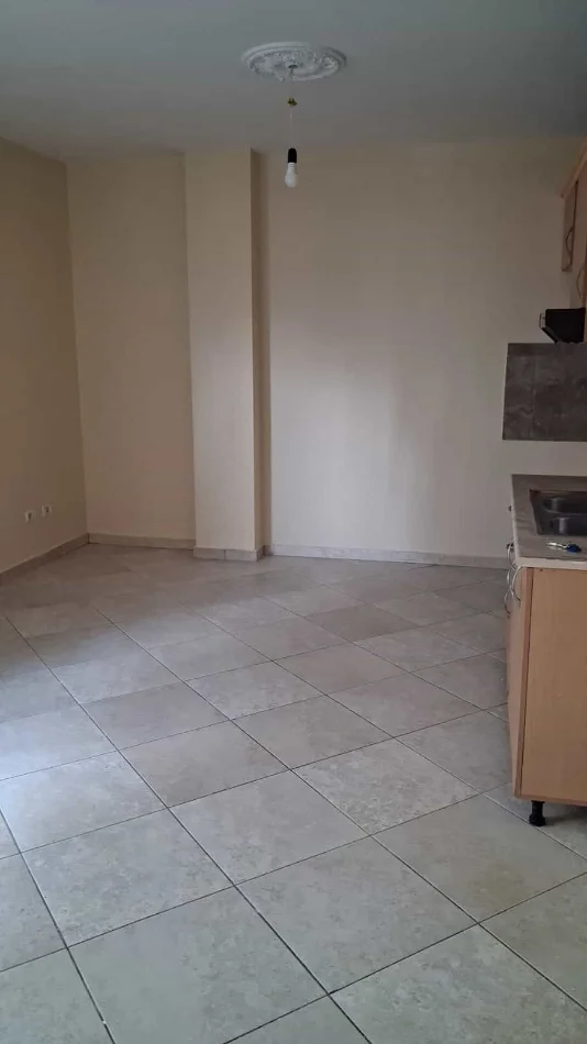 Tirane, jepet me qera zyre Kati 4, 90 m² 420 € (Liqeni i thate)