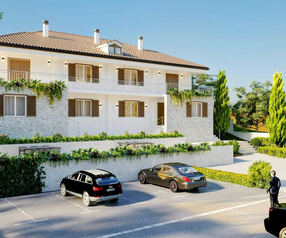 Pogradec, shitet Vile 3 Katshe , 3.000 m² 260.000 € (në hyrje të Pogradecit)