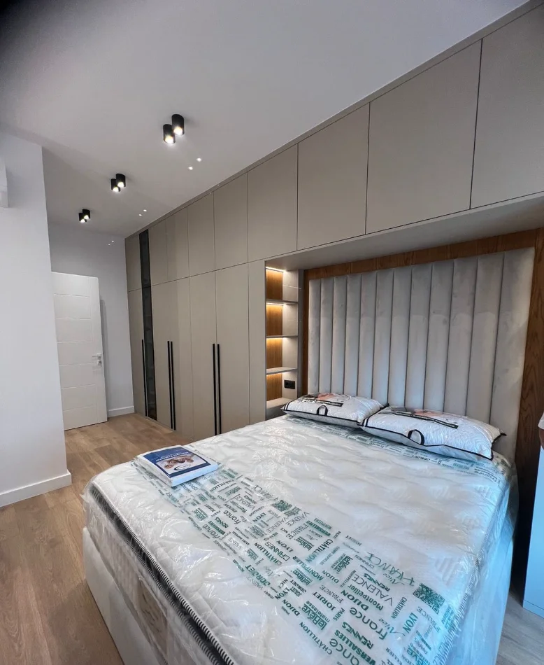 Tirane, jepet me qera apartament 2+1 Kati 1, 85 m² 1.000 € (Rruga Xhanfize Keko)