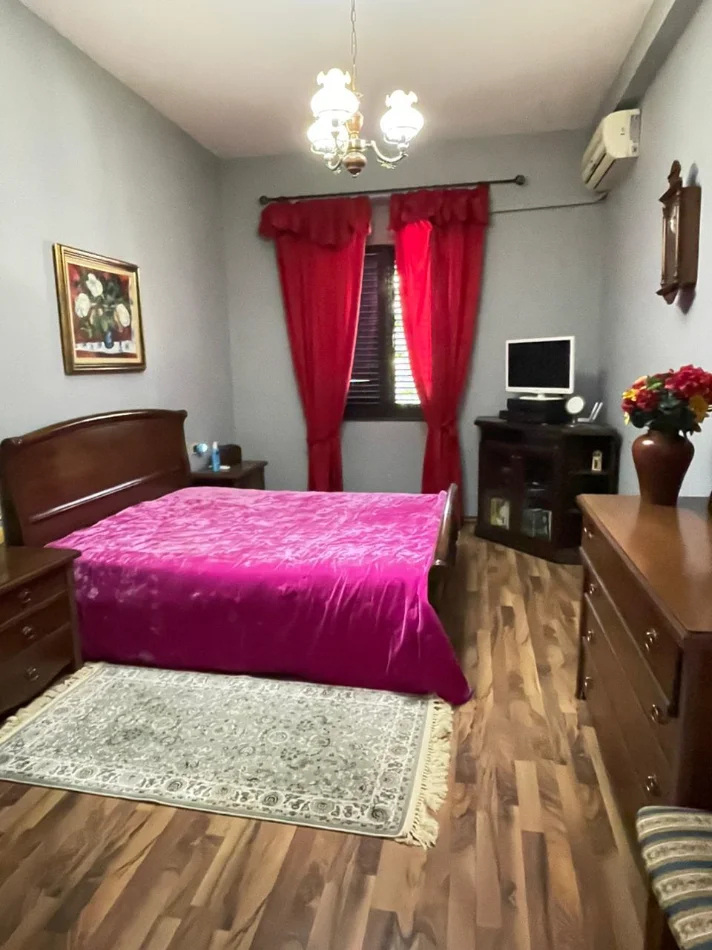 Tirane, shes apartament 2+1+Ballkon Kati 2, 63 m² 250.000 € (Pallatet Agimi)