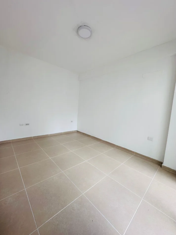 Tirane, jepet me qera zyre Kati 2, 64 m² 680 € (Rruga e Kosovareve)