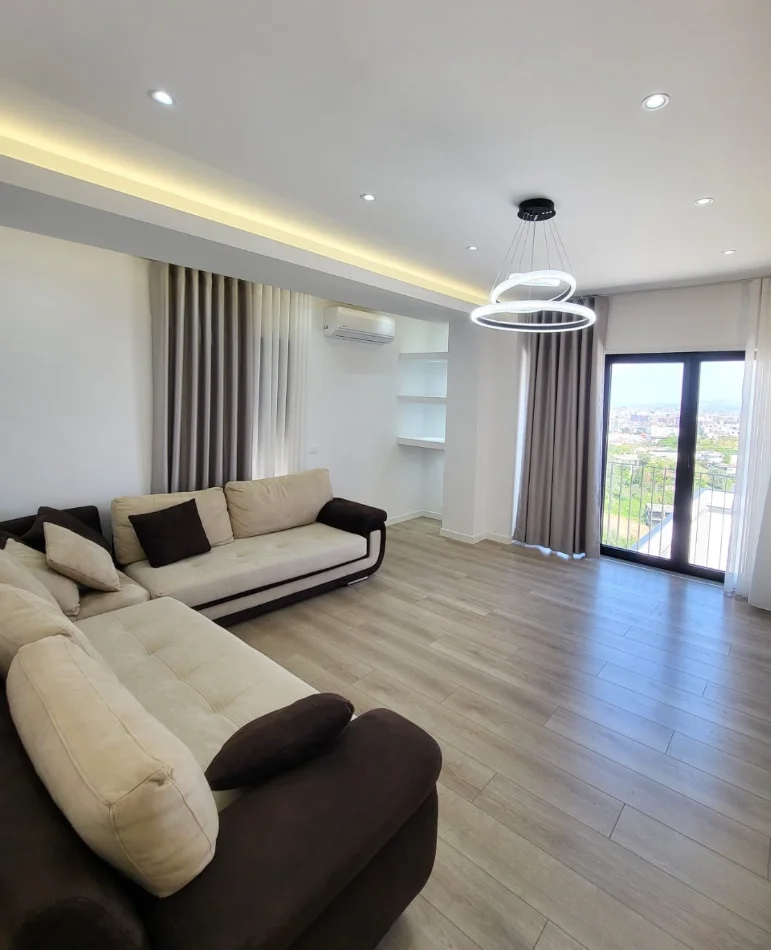 Tirane, jepet me qera apartament 2+1+Ballkon , 120 m² 1.000 € 