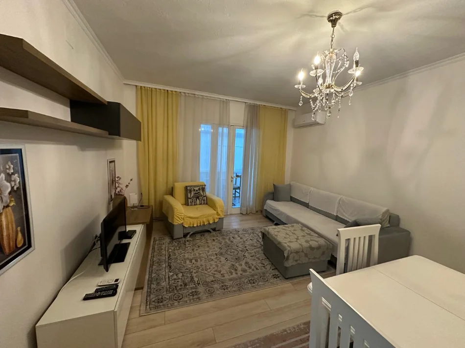 Tirane, jepet me qera apartament 3+1+Ballkon Kati 3, 100 m² 800 € (Myslym Shyri)