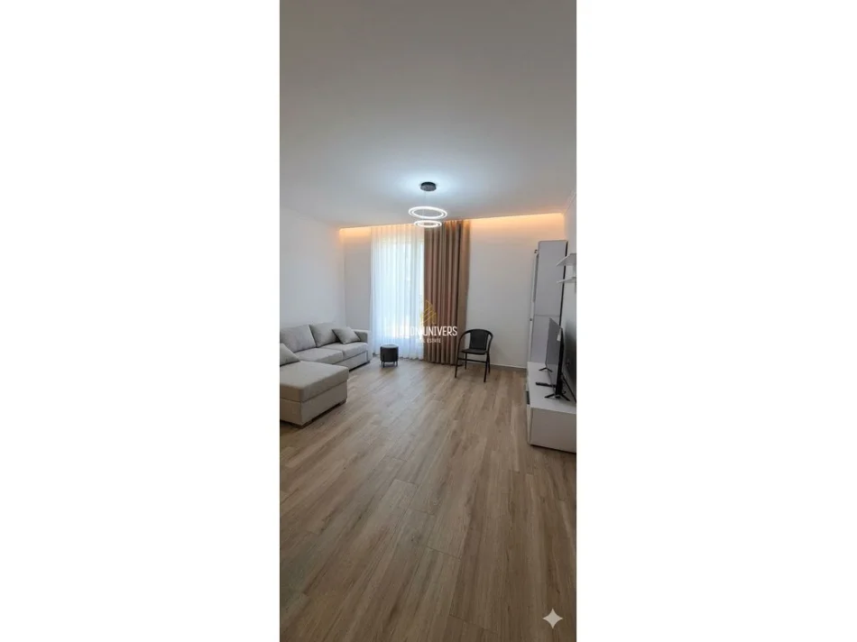 Tirane, jepet me qera apartament 1+1+Ballkon Kati 1, 70 m² 600 € (bulevardi i ri)