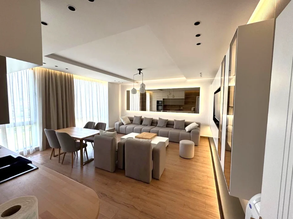 Tirane, jepet me qera apartament 1+1+Ballkon , 90 m² 700 € 