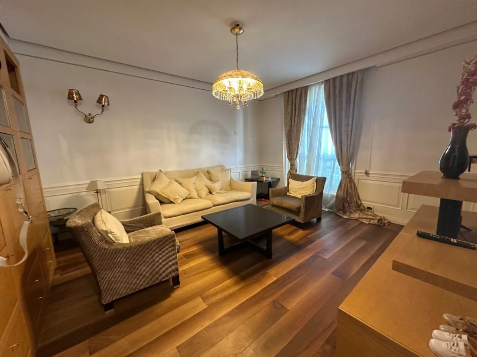 Tirane, jepet me qera apartament 1+1+Aneks+Ballkon Kati 2, 75 m² 600 € (Pazari i Ri/Rr.Qemal Stafa)