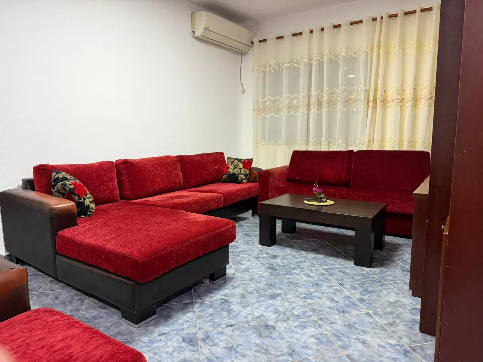 Tirane, jepet me qera apartament 2+1+Ballkon Kati 4, 90 m² 400 € (Fresku)