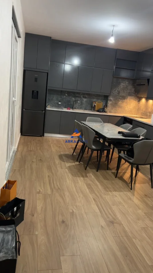 Tirane, shes apartament 1+1+Ballkon Kati 4, 77 m² 115.000 € 