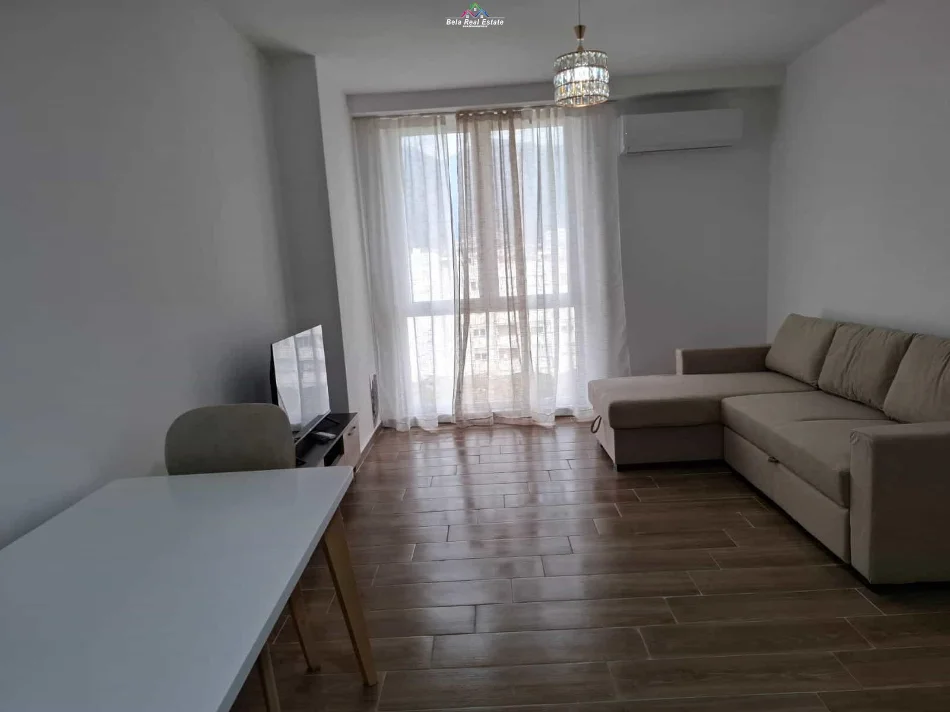 Tirane, jepet me qera apartament 2+1 Kati 5, 96 m² 520 € (5 Maji prane rrethrrotullimit te fundit)