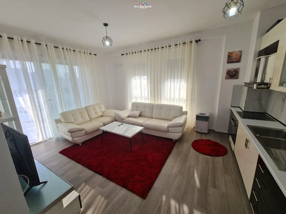 Tirane, jepet me qera apartament 1+1+Ballkon Kati 2, 70 m² 520 € (5 Maji, prane Black Stone)