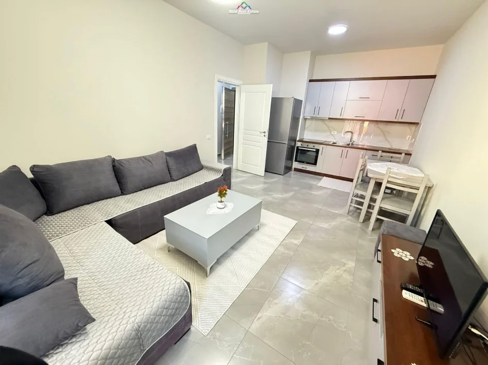 Tirane, jepet me qera apartament 1+1+Ballkon Kati 7, 65 m² 500 € 