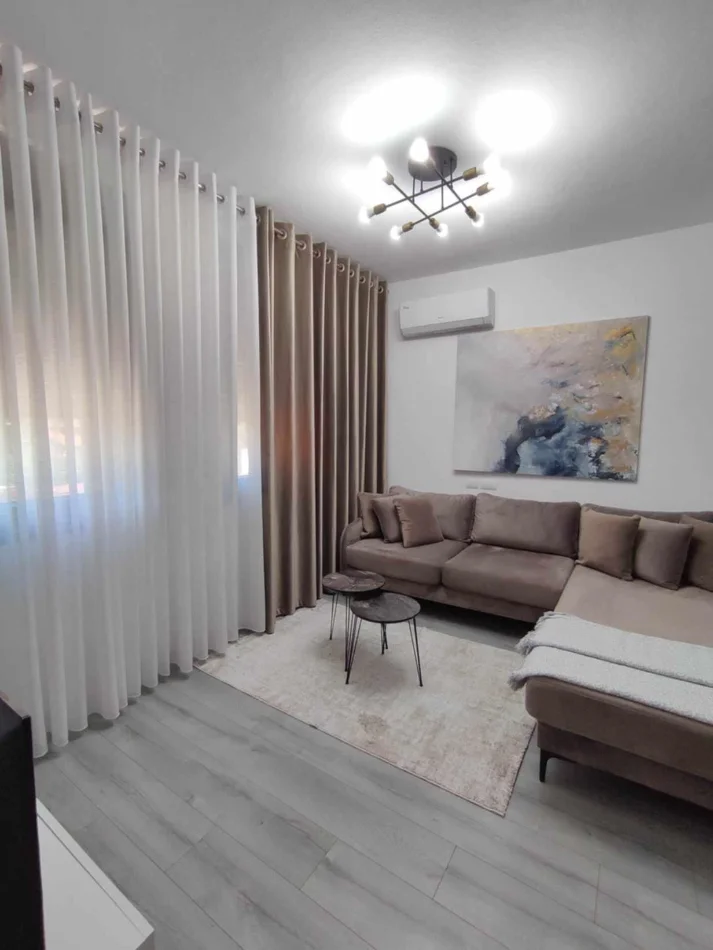 Shqiperi, jepet me qera apartament 1+1 Kati 2, 51 m² - 48,000 lekë/muaj (pranë Spitalit Amerikan 3)