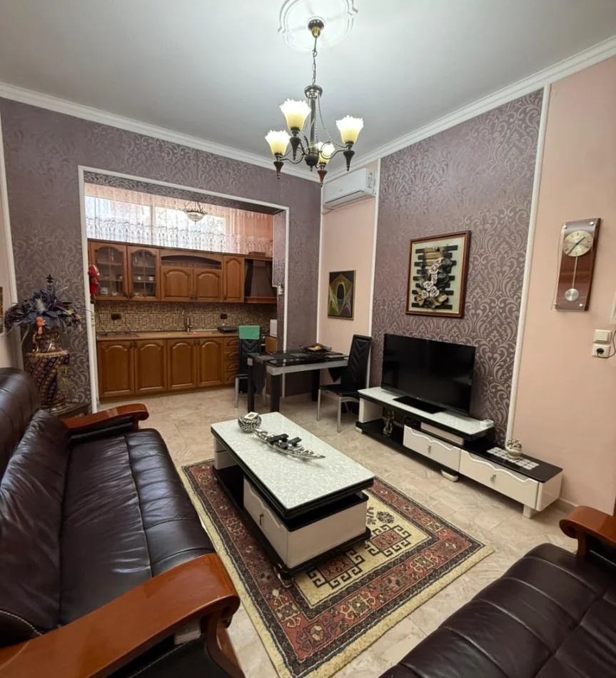 Tirane, jepet me qera apartament 2+1 , 65 m² 650 € 