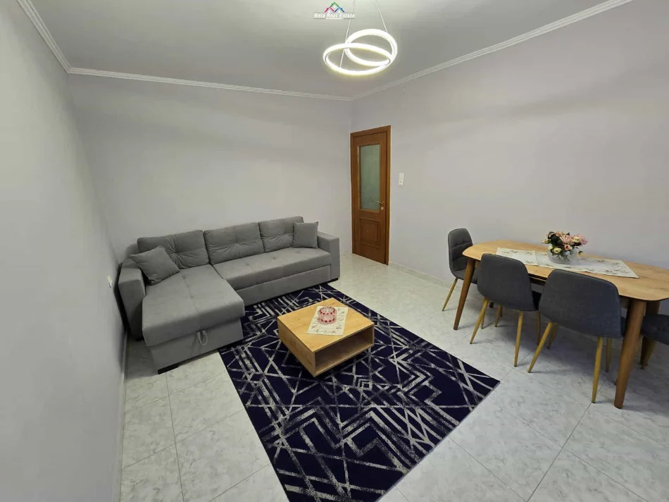Tirane, jepet me qera apartament 1+1+Ballkon Kati 2, 60 m² 580 € (ali demi)