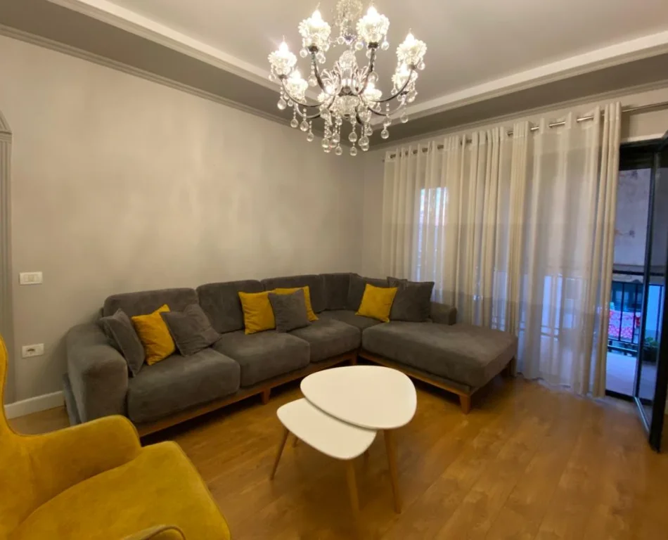 Tirane, jepet me qera apartament 3+1 , 113 m² 850 € 
