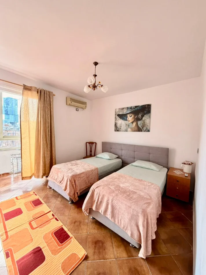 Tirane, jepet me qera apartament 2+1+Ballkon , 80 m² 650 € (Rruga e Durrësit)