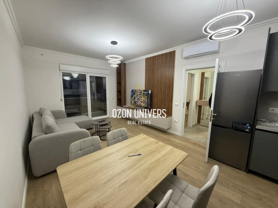 Tirane, jepet me qera apartament 1+1+Ballkon Kati 1, 67 m² 800 € (Komuna e Parisit)