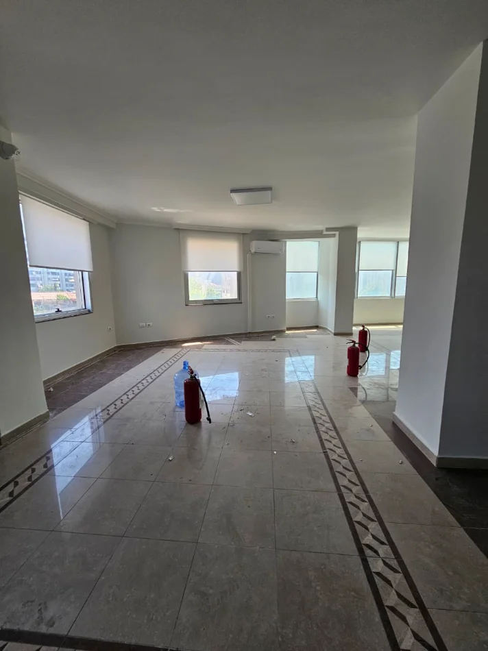Tirane, shitet ambjent biznesi , 840 m² 2.940.000 € 