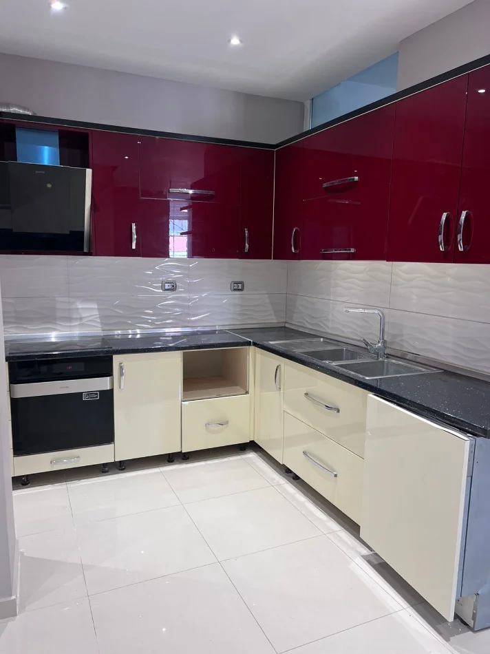 Tirane, jepet me qera apartament , 350 € (Rruga 5 Maji Concord Center))