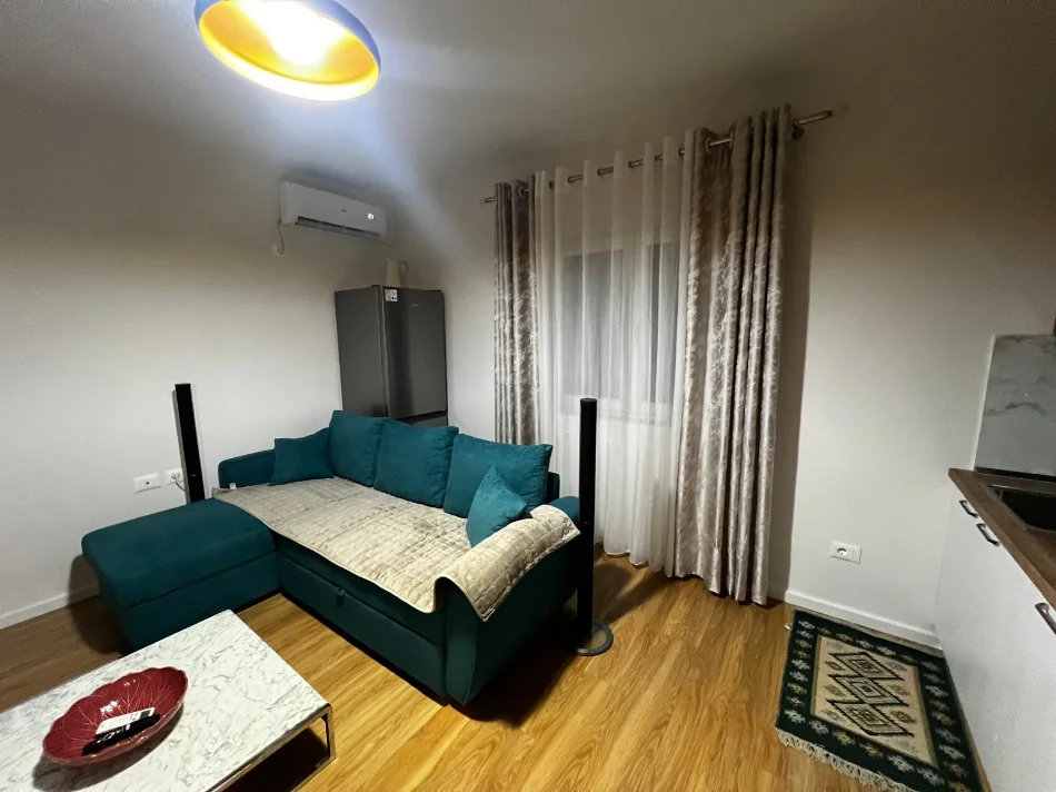 Tirane, jepet me qera Vile 1+1+Ballkon Kati 2, 70 m² 550 € (Rruga Mihal Grameno)