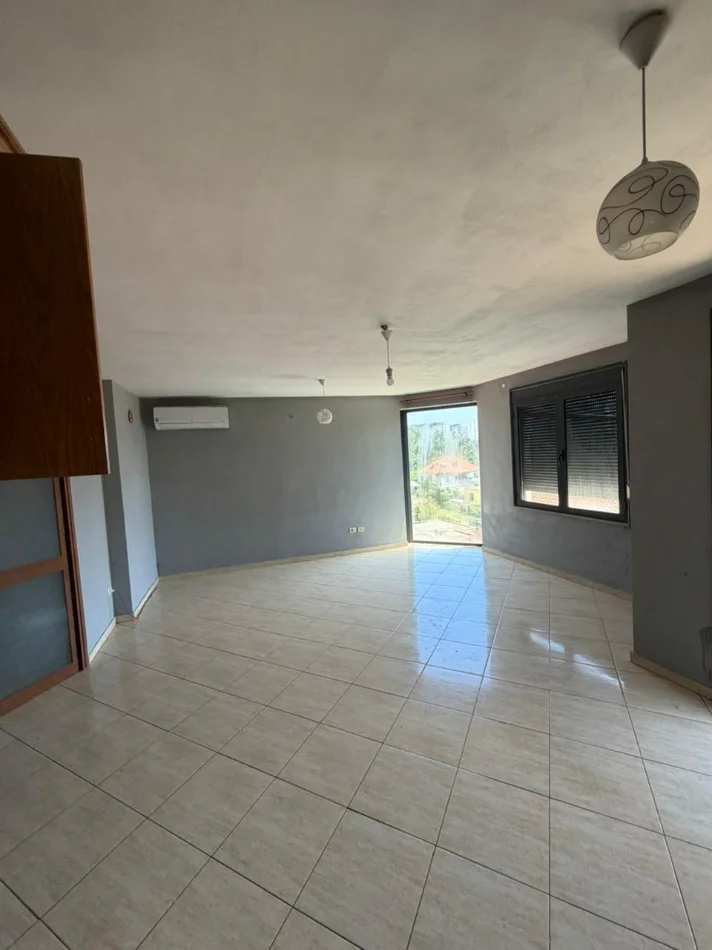 Tirane, jepet me qera apartament 3+1+Ballkon Kati 4, 150 m² 350 € (Astir)