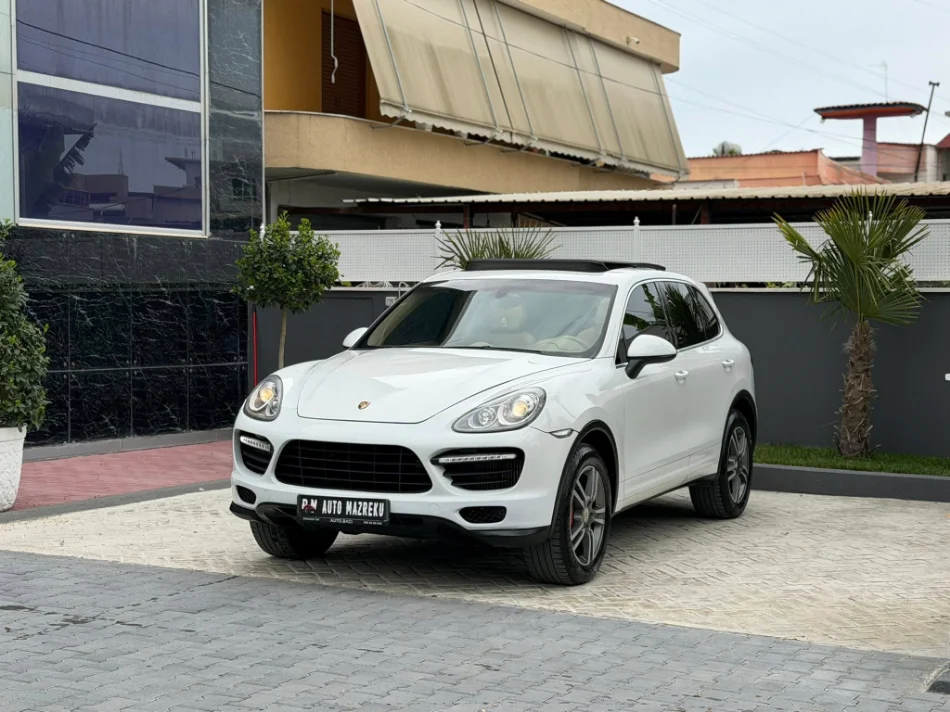 Fier, shes makine PORSCHE CAYENNE-3.0 DIESEL-PANORAMA-SUPER GJENDJE--NDERROHET Nafte, e bardhë automatik Klima 252.000 km 14.500 €