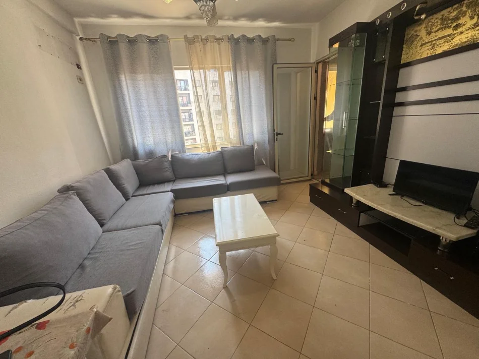 Tirane, jepet me qera 1+1+Ballkon Kati 4, 62 m² 400 € (Astir, Unaza e Re)