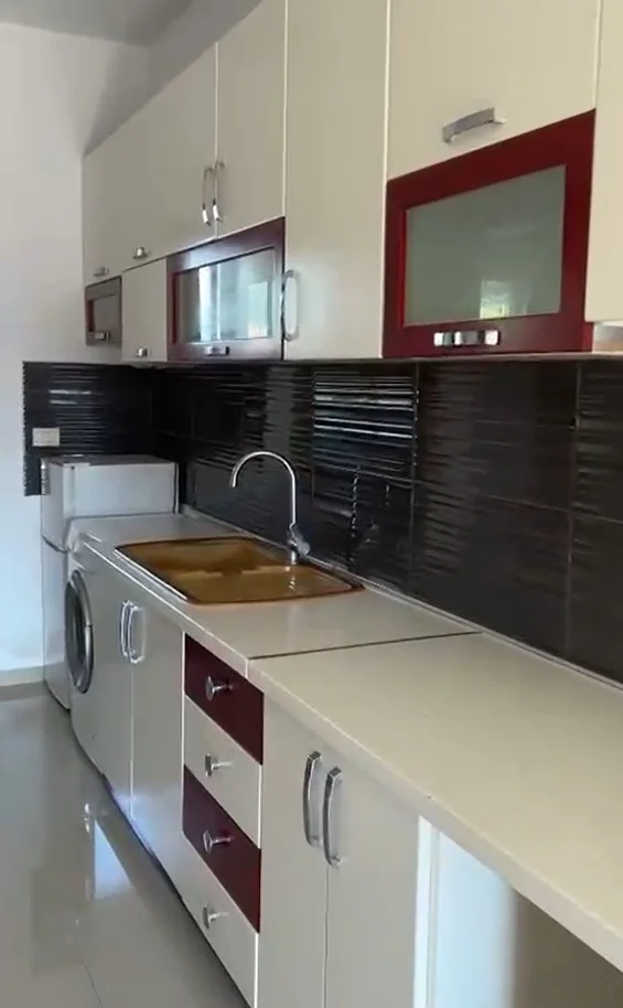 Tirane, jepet me qera apartament 1+1+Ballkon , 60 m² 250 € (pranë Komisariatit të Policisë Nr. 4)