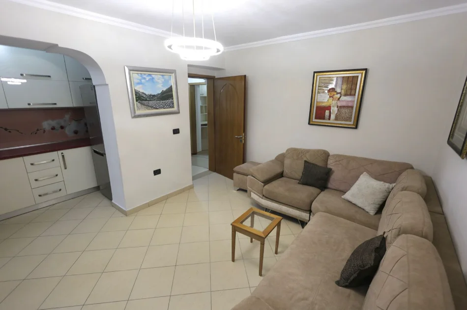 Tirane, jepet me qera apartament 2+1+Ballkon Kati 2, 78 m² 550 € (Brryli/Marteniteti i Ri)