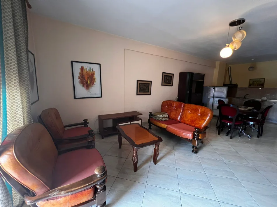 Tirane, jepet me qera apartament 1+1+Ballkon Kati 6, 85 m² 600 € (Rruga Siri Kodra)