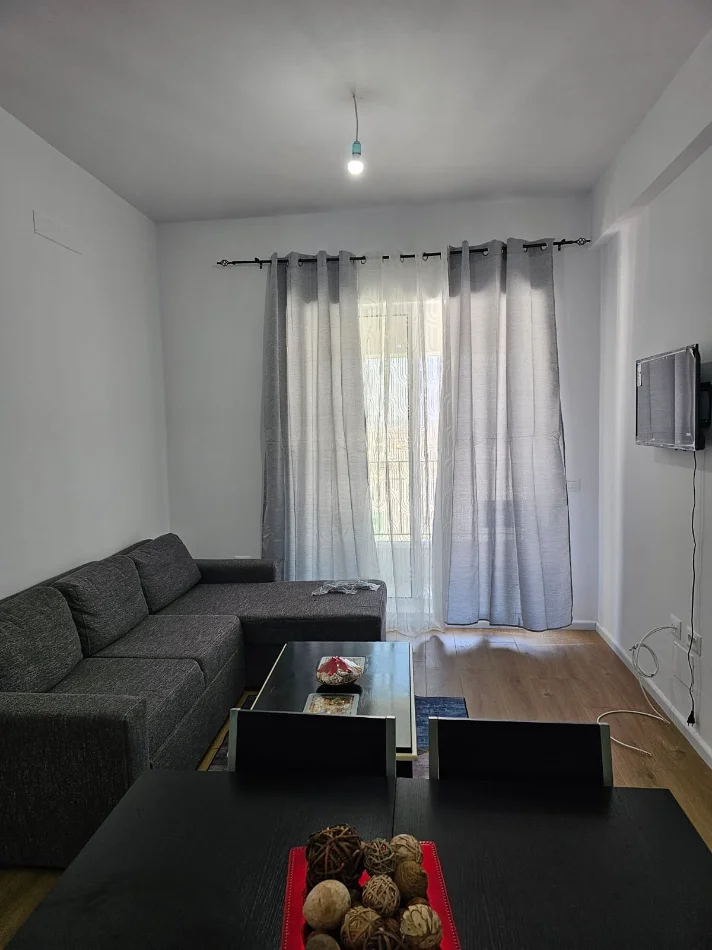 Tirane, jepet me qera apartament 1+1+Ballkon Kati 7, 61 m² 400 € (Rezidenca Kaimi/Rruga Pasho Hysa)