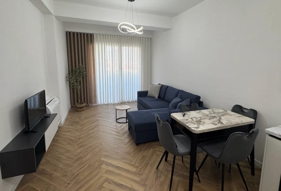 Tirane, jepet me qera apartament 2+1 , 120 m² 900 € 