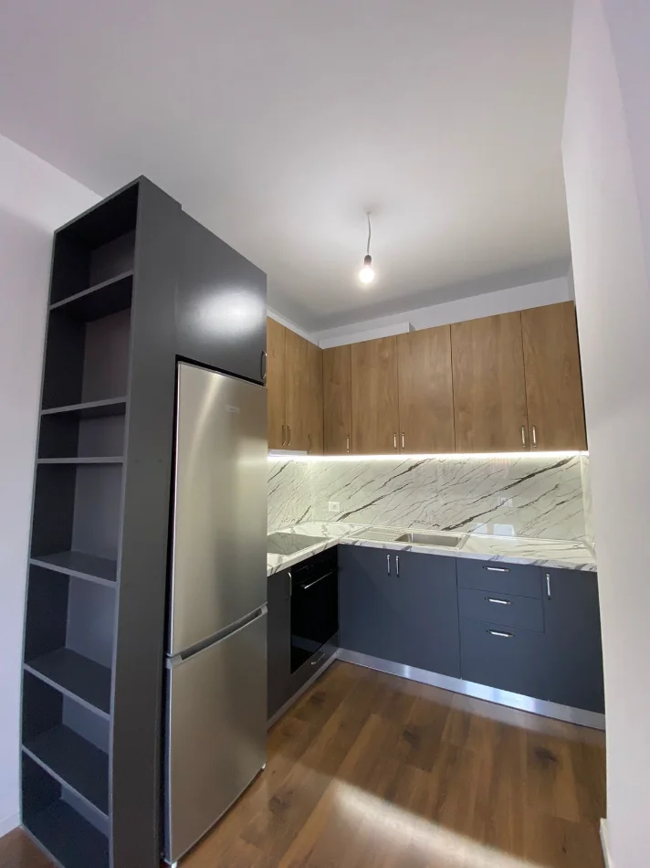 Tirane, jepet me qera apartament 1+1+Ballkon Kati 3, 68 m² 450 € (Rruga e Dibres/Ministria e Mbrojtjes)