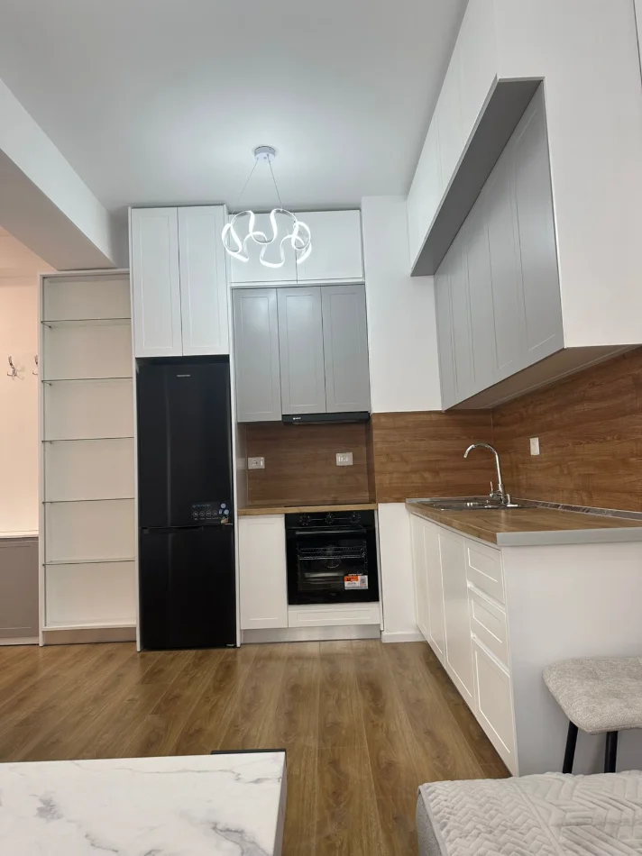 Tirane, jepet me qera apartament 1+1+Ballkon Kati 7, 60 m² 400 € (Ali Demi/Rezidenca Kadiu)