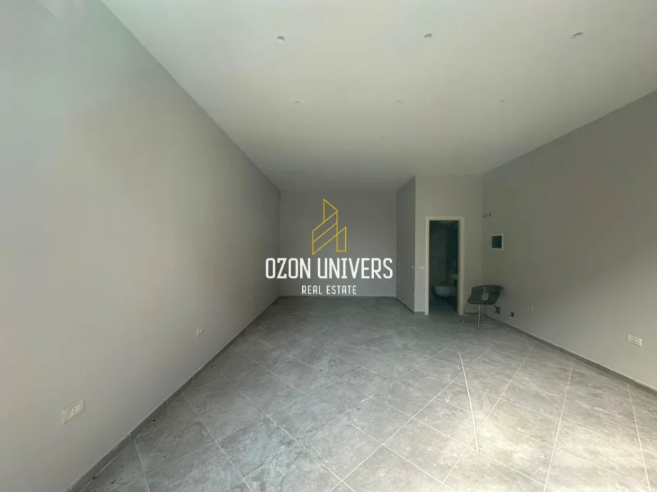 Tirane, jepet me qera ambjent biznesi Kati 0, 40 m² 500 € (Green City Residence)
