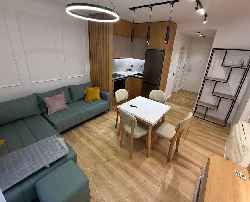 Tirane, jepet me qera apartament 1+1 , 70 m² 800 € 