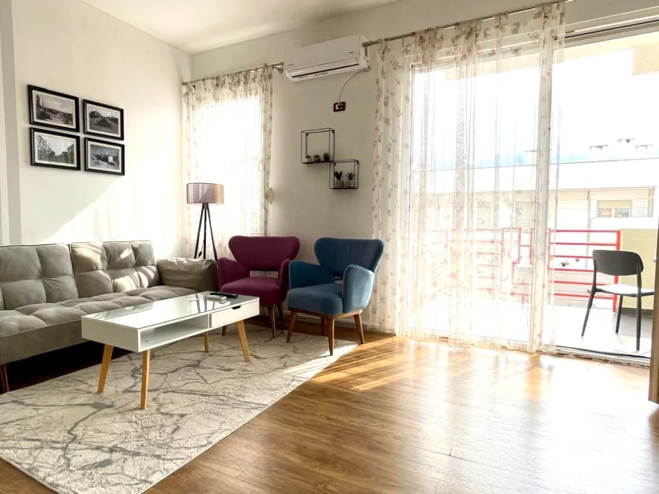 Tirane, jepet me qera apartament 1+1 Kati 7, 75 m² 700 € 