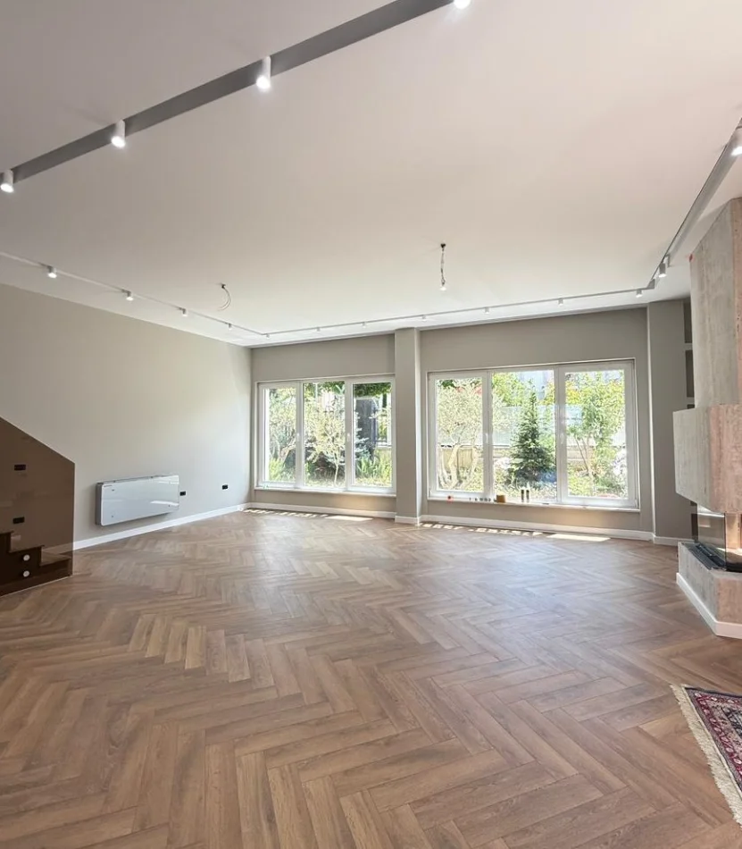 Tirane, jepet me qera Vile 4+1 , 500 m² 6.000 € 