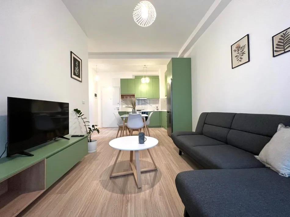 Tirane, jepet me qera apartament 1+1+Ballkon Kati 3, 70 m² 700 € 