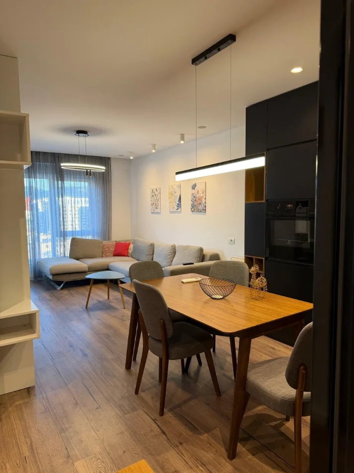 Tirane, jepet me qera apartament 2+1 Kati 11, 90 m² 800 € (21 Dhjetori, Kompleksi Kontakt/Magnet)