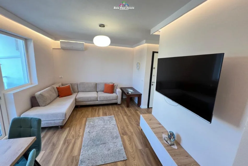 Tirane, jepet me qera apartament 1+1+Ballkon Kati 5, 5 m² 630 € (prane grand Taxi)