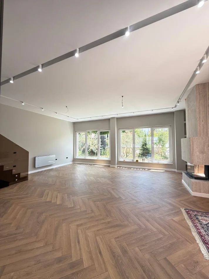 Tirane, jepet me qera Vile Vile 2 Katshe , 1 m² 6.000 € (TEG)
