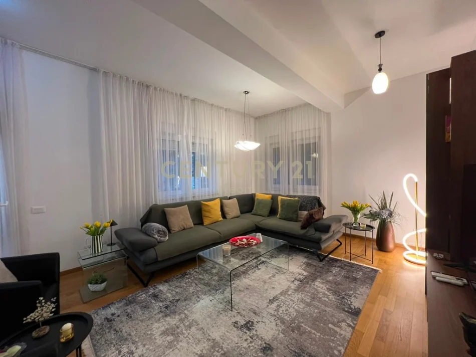 Tirane, jepet me qera apartament 2+1 Kati 1, 169 m² 1.700 € (Rezidenca Touch of the Sun)