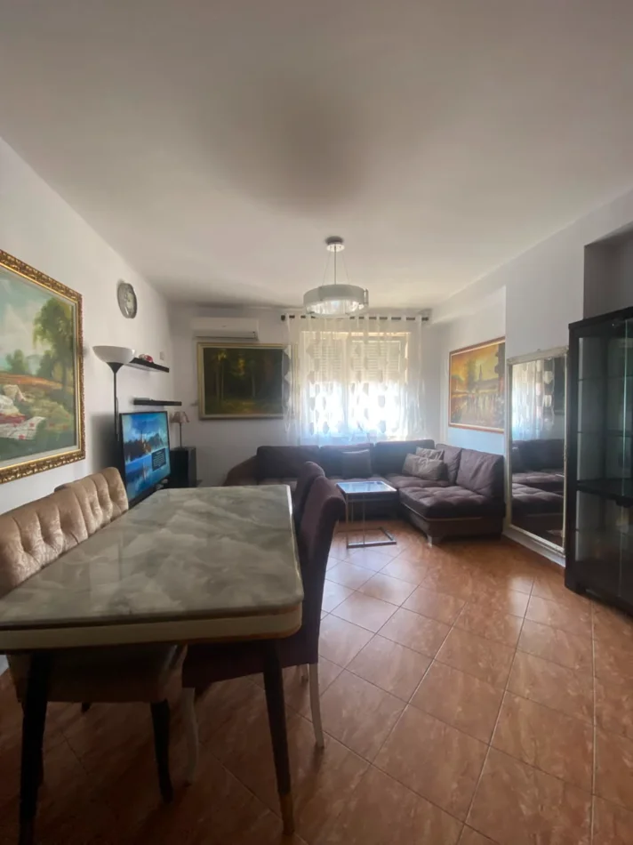 jepet me qera 2+1 , 105 m² 650 € (21 Dhjetori)