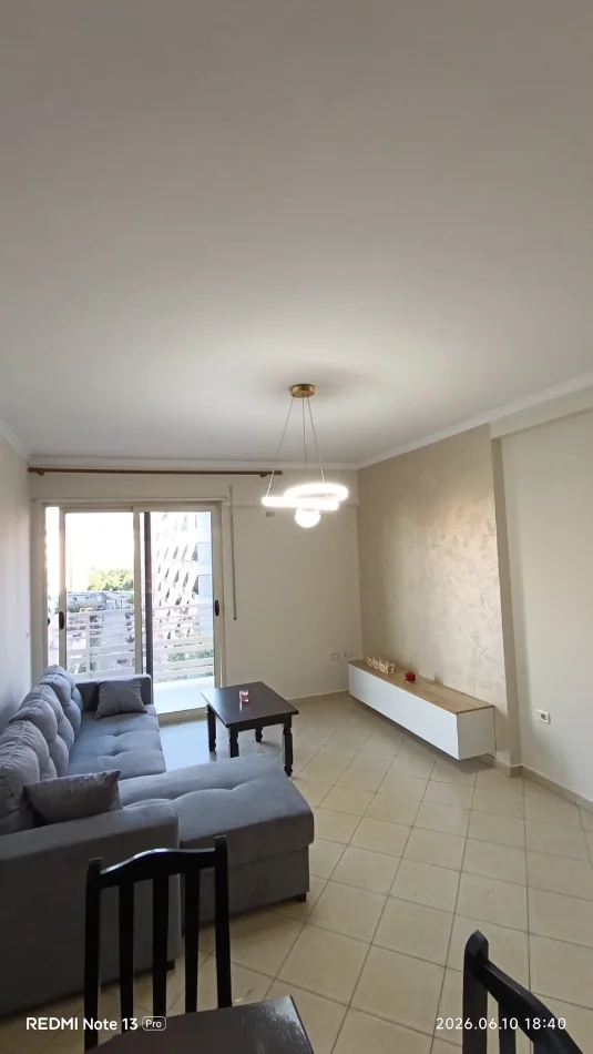 Tirane, jepet me qera apartament 1+1 , 74 m² 500 € (PERBALLE DELIJORGJIT)