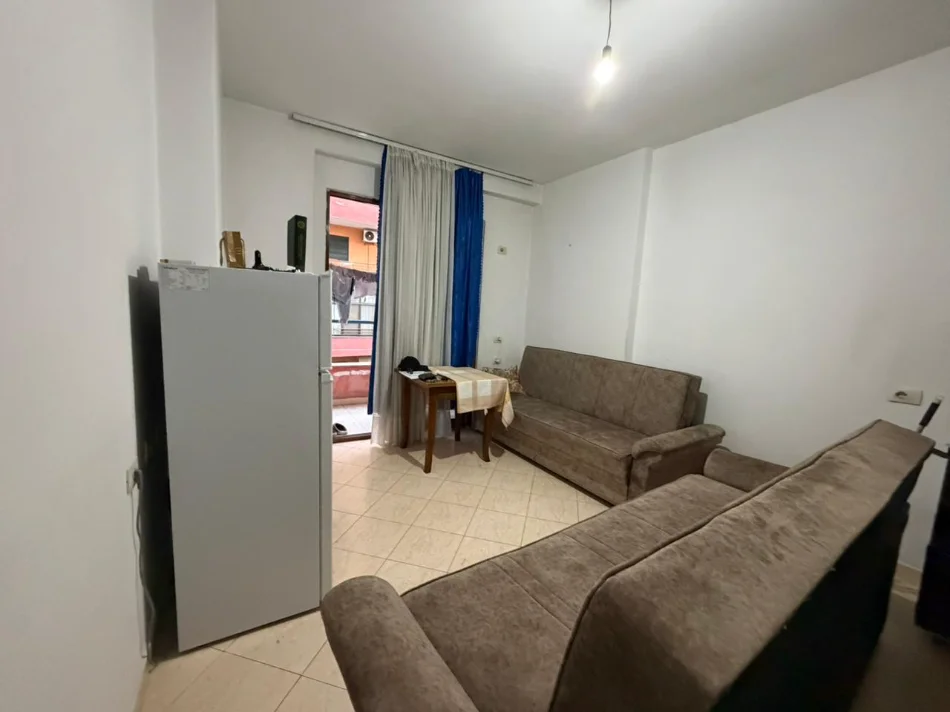 Tirane, jepet me qera apartament 1+1 , 75 m² 400 € (Astir)